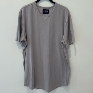 Cuts Curve-Hem T-Shirt in XL